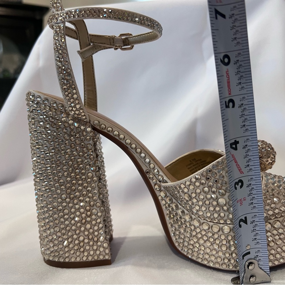 Elegant Rhinestone Embellished Platform Heels - Soft Gold - Picture 5 of 10